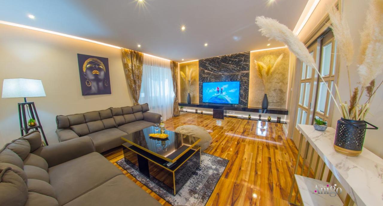 Luxury Apartment Black And Gold Mostar Eksteriør billede