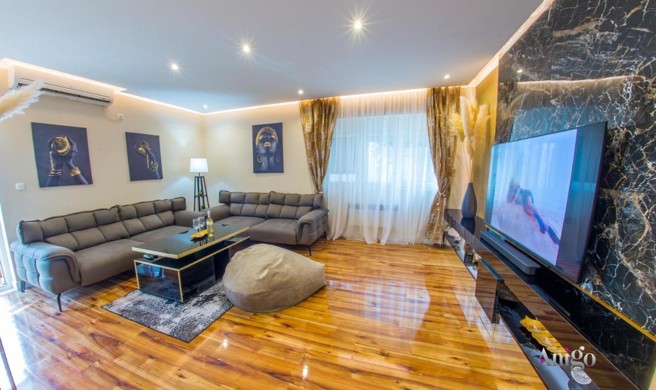Luxury Apartment Black And Gold Mostar Eksteriør billede