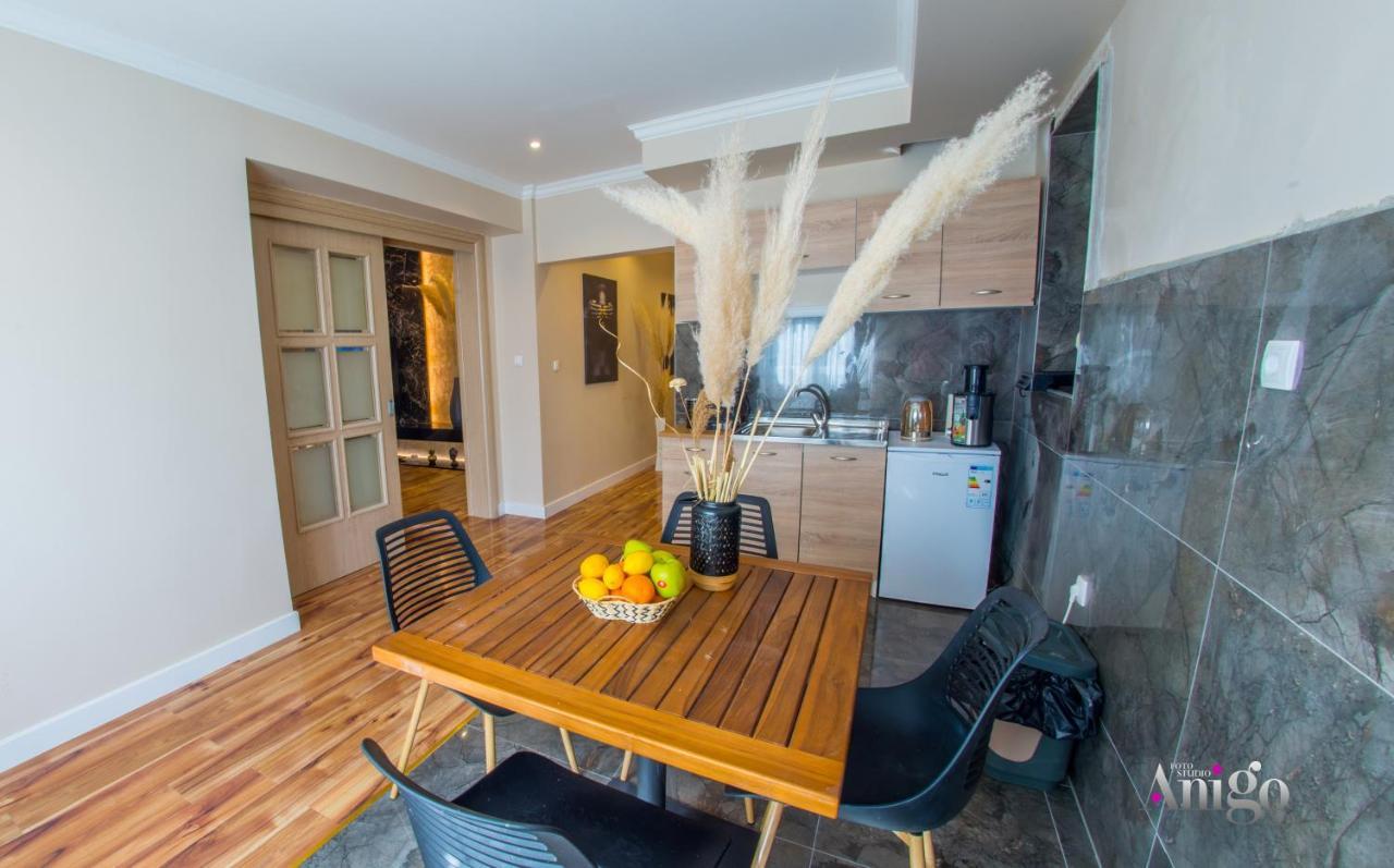 Luxury Apartment Black And Gold Mostar Eksteriør billede