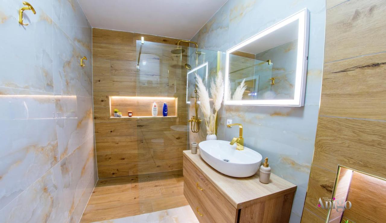 Luxury Apartment Black And Gold Mostar Eksteriør billede