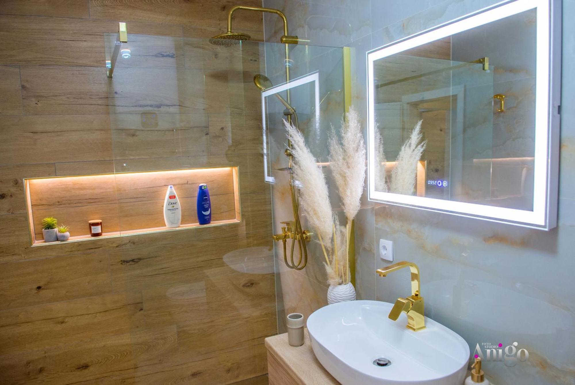 Luxury Apartment Black And Gold Mostar Eksteriør billede